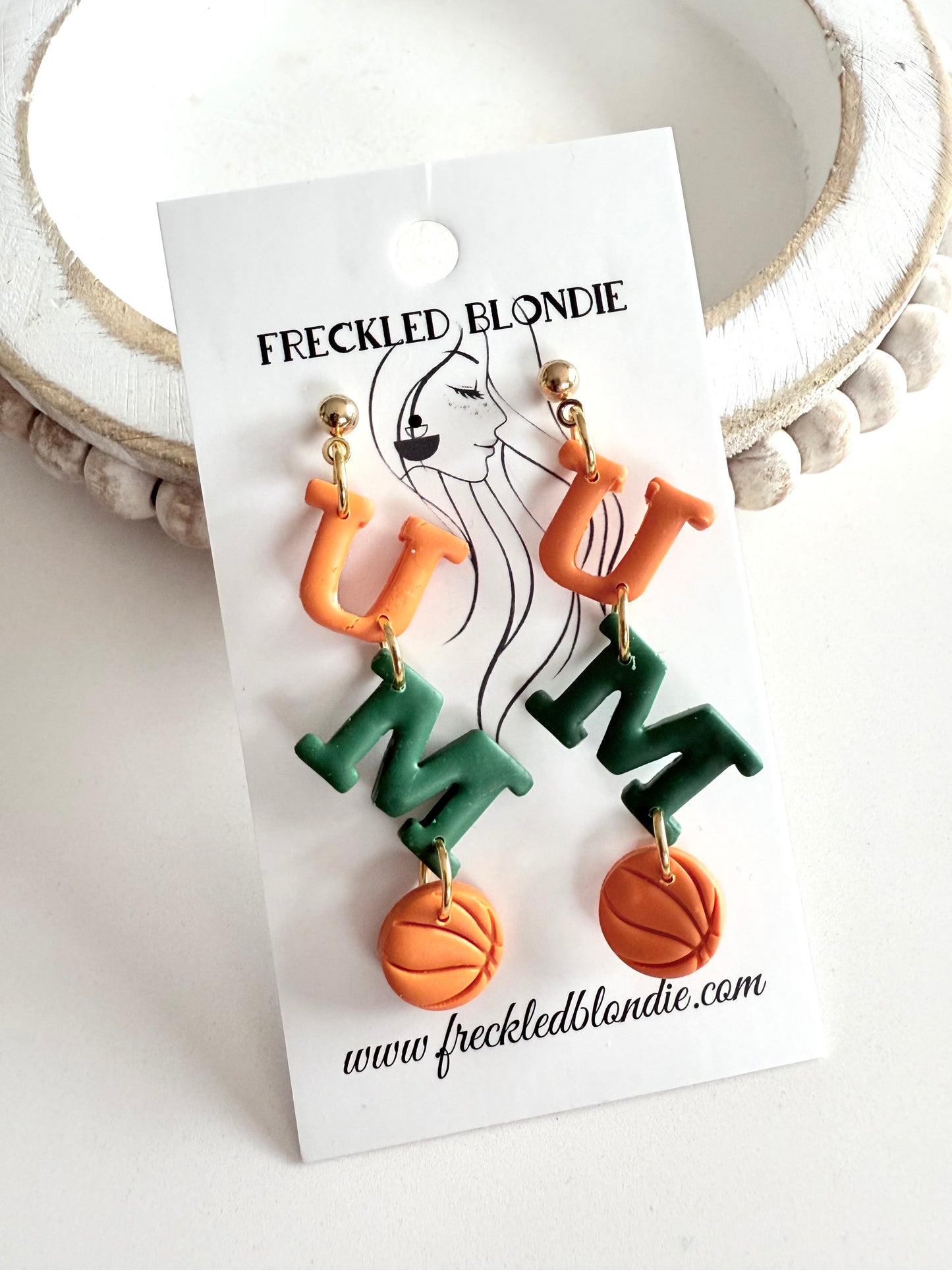 Um Basketball Dangles