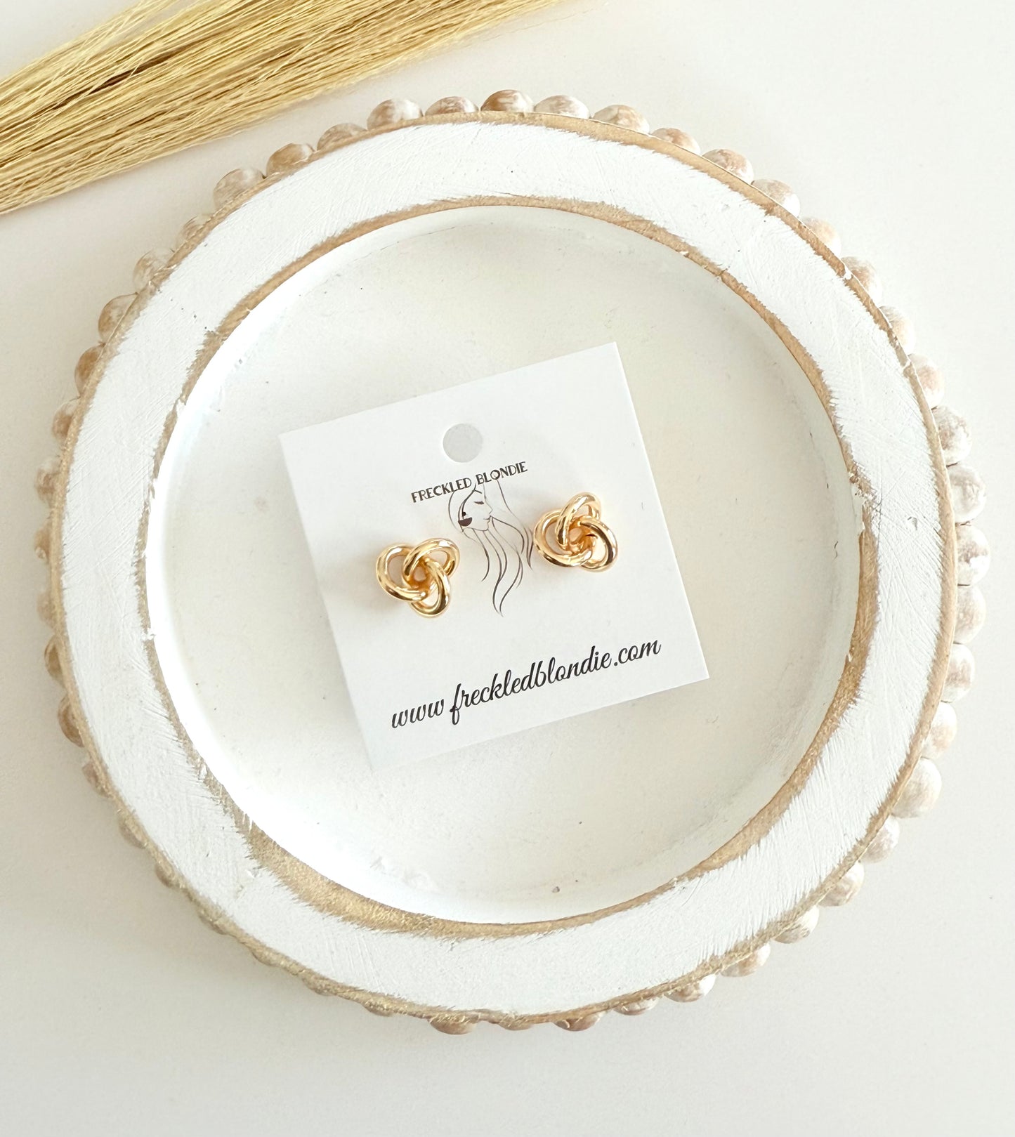 Knotted Studs