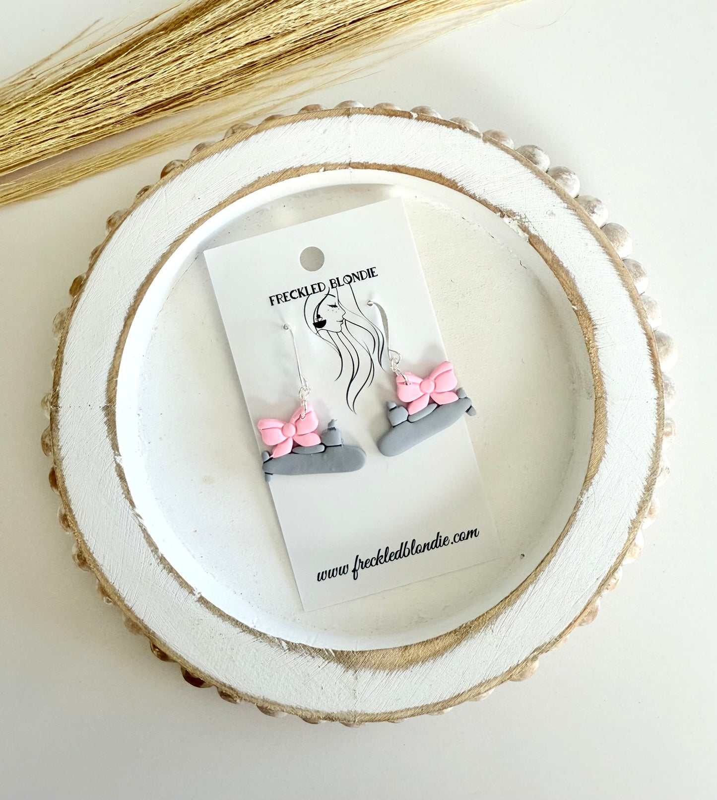 Gray Sub with Pink Bow Dangles