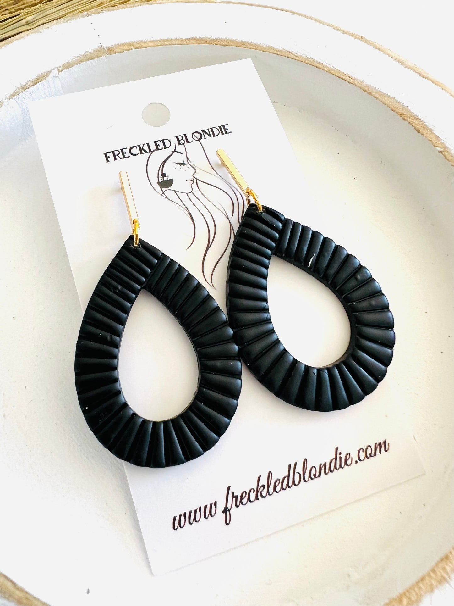 Amelia Dangles in Black